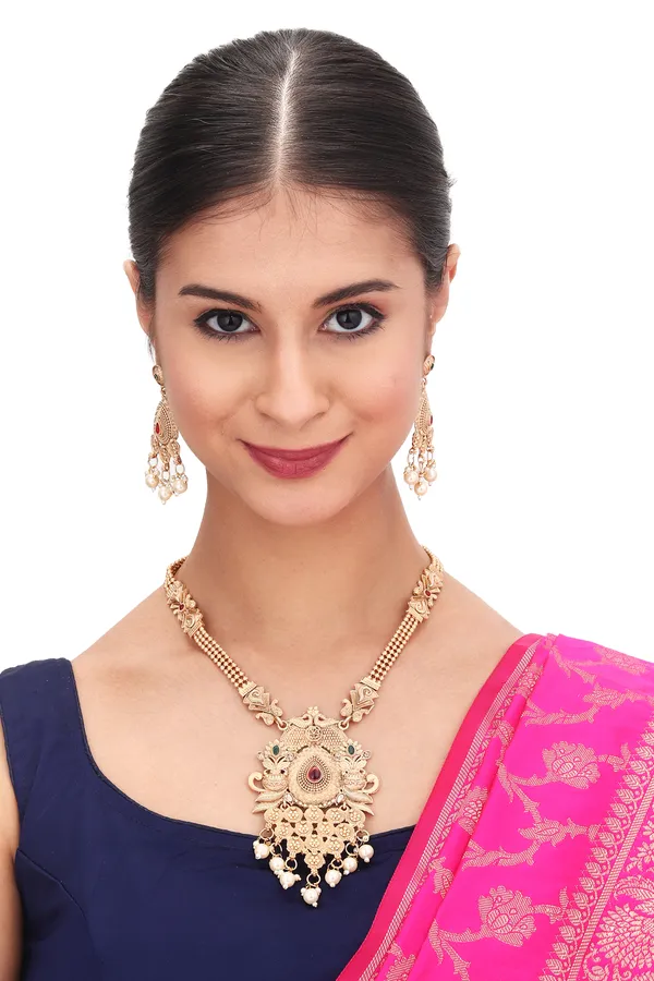 Antique_Shell_Pendant_Necklace_With_Earrings_For_Women_|_Golden