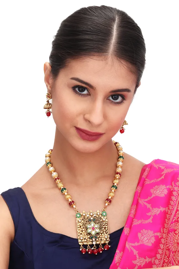 Royal_Emerald_Pendant_Necklace_With_Earrings_For_Women_|_Golden