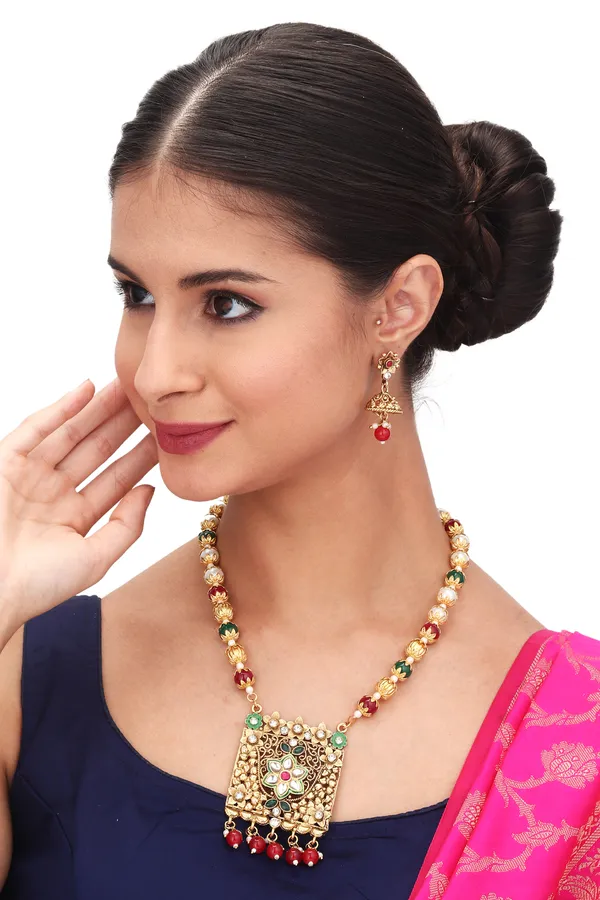 Royal_Emerald_Pendant_Necklace_With_Earrings_For_Women_|_Golden