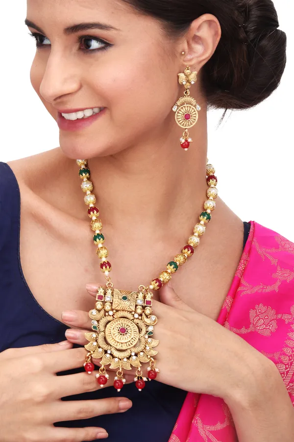 Antique_Pendant_Necklace_With_Earrings_For_Women_|_Golden