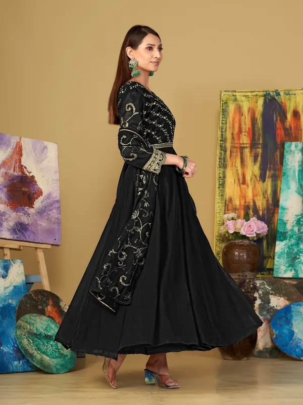 Black_Crepe_Anarkali_Suit_For_Women