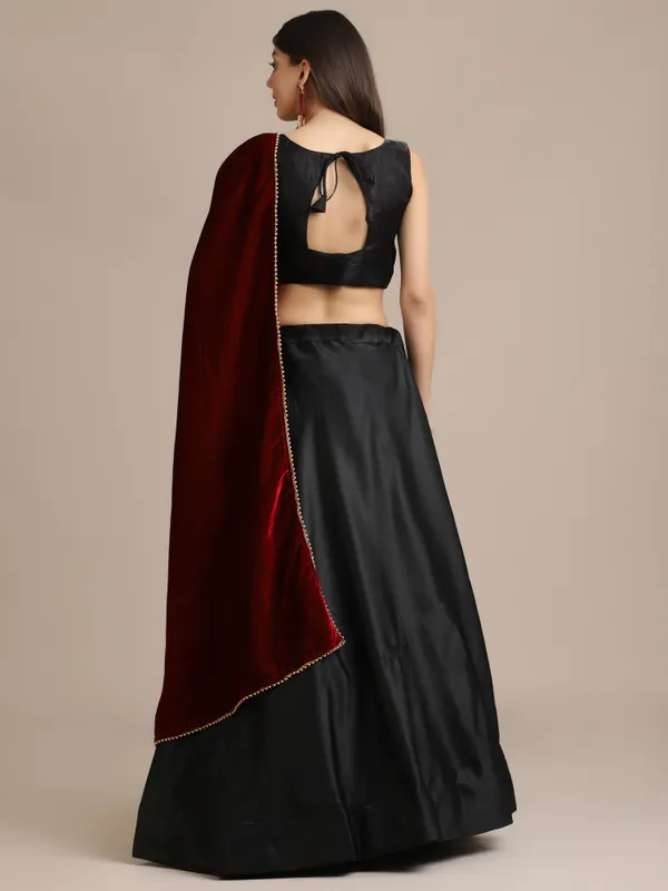 Black_Plain_Lehenga_Choli_With_Dupatta_For_Women
