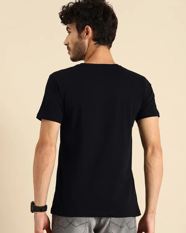 Black_Premium_Classic_T-Shirt_For_Men