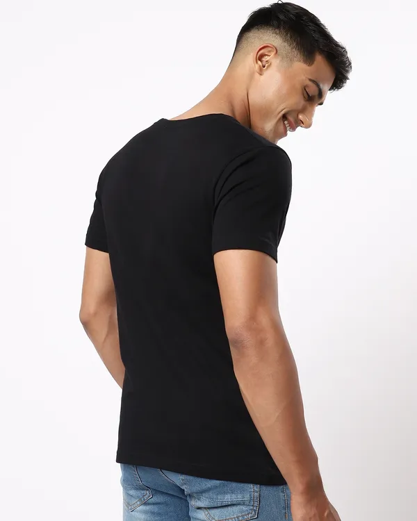 Black_Premium_Classic_T-Shirt_For_Men