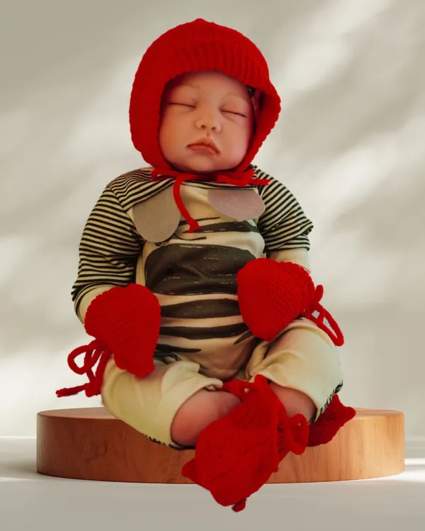 Red_Knitted_Woollen_Mittens,_Booties_&_Cap_Set_For_New_Born_Baby