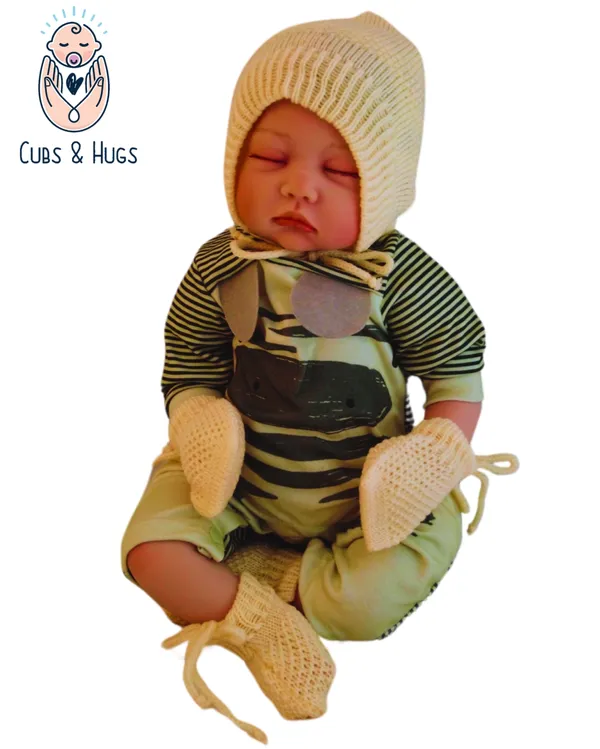 Beige_Knitted_Woollen_Mittens,_Booties_&_Cap_Set_For_New_Born_Baby