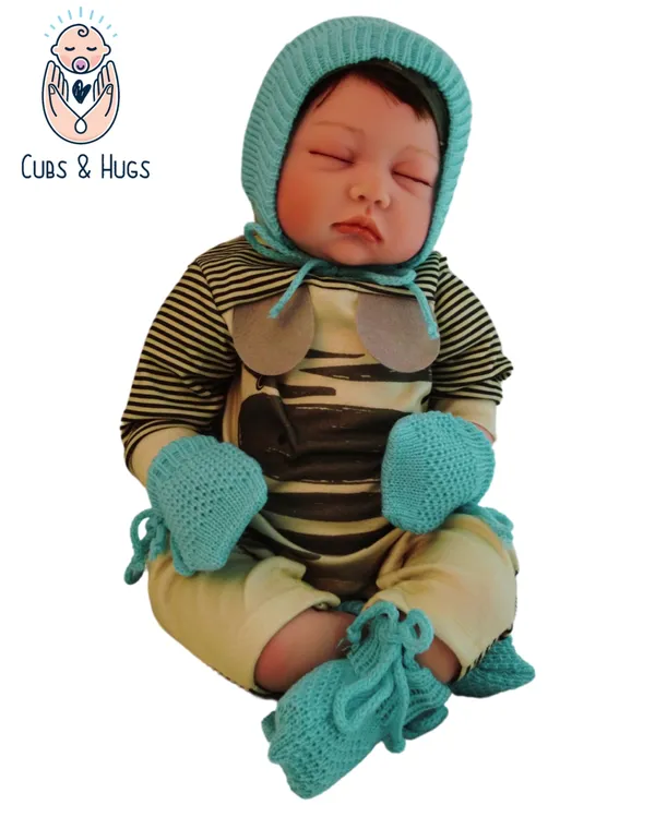 Blue_Knitted_Woollen_Mittens,_Booties_&_Cap_Set_For_New_Born_Baby