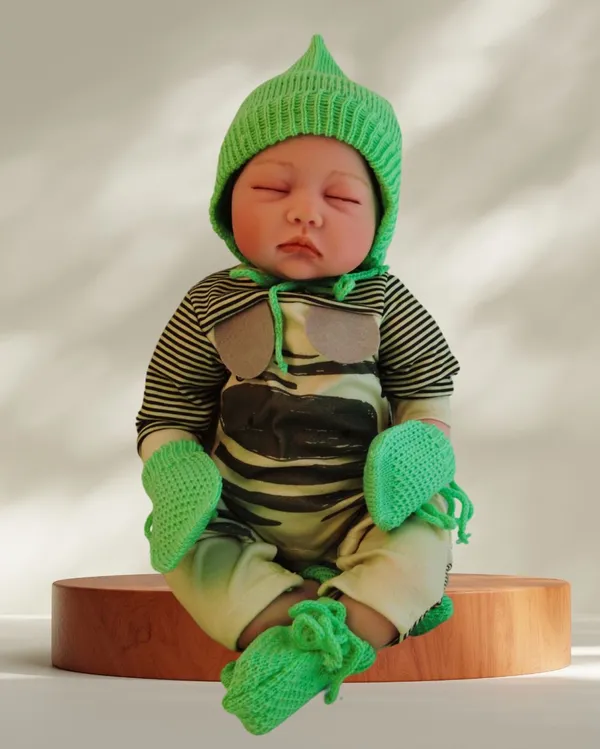 Green_Knitted_Woollen_Mittens,_Booties_&_Cap_Set_For_New_Born_Baby