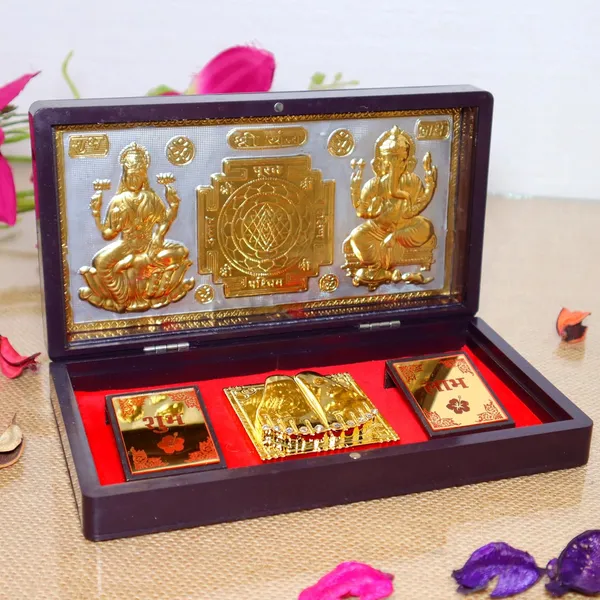 Gold_Plated_Laxmi_Ganesh_Charan_Paduka_Yantra
