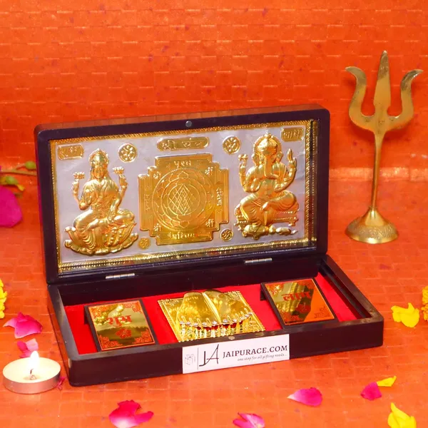 Gold_Plated_Laxmi_Ganesh_Charan_Paduka_Yantra