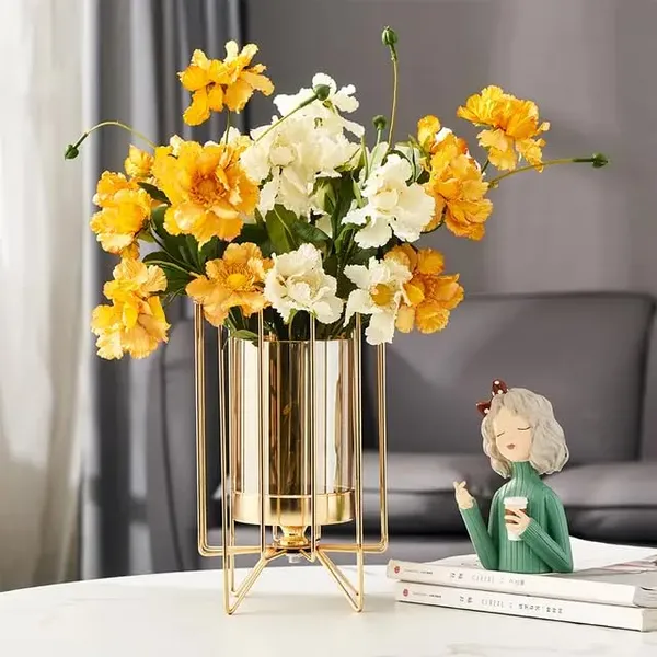 Metal_Geometric_Designer_Gold_Pillar_Flower_Vase_With_Glass