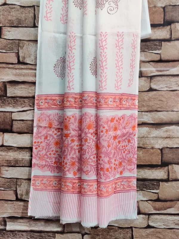 Hand_Printed_Peach_Colour_Cotton_Suit_Set_With_Mulmul_Duptta