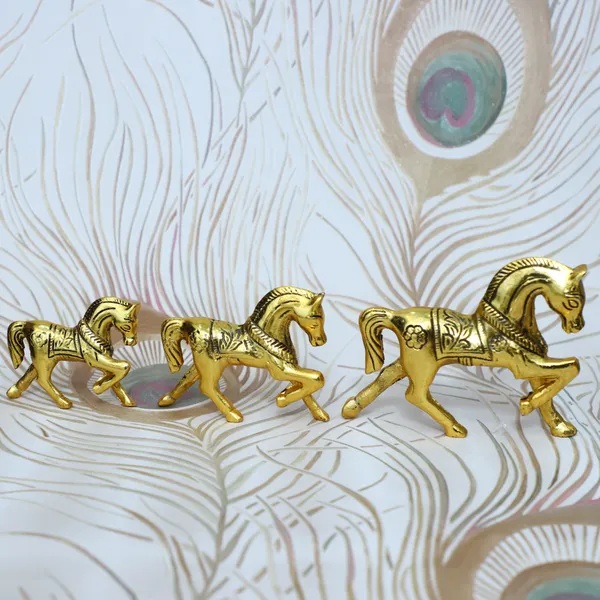Golden_Metal_Horse_Famiy_Set_Of_3_For_Good_Luck_Home_Decor_Gift_Item_Decorative_Showpiece