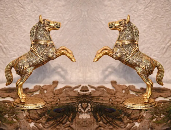 Golden_Metal_Horse_Statue_Set_Of_2_For_Wealth,_Income,_Shining_And_Bright_Future_Gift_Item_Decorative_Showpiece