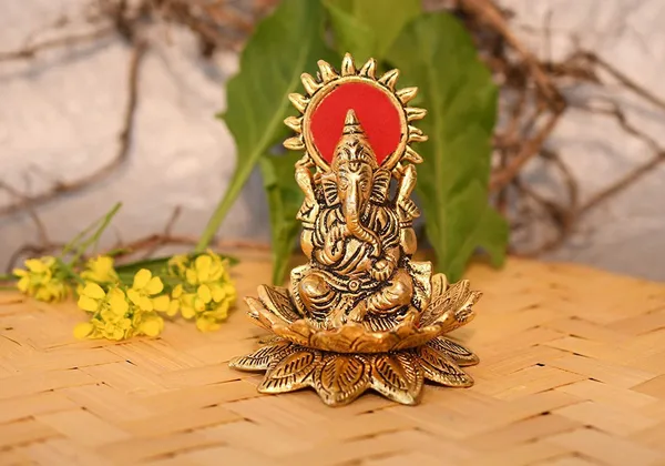 Golden_Metal_Lord_Ganesh_Sitting_On_Lotus_Flower_Decorative_Showpiece