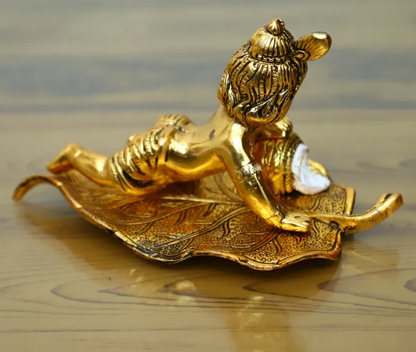 Golden_Metal_Krishna_Sitting_On_Leaf_Makhan_Chor_For_Gift_And_Pooja_For_Home_And_Office_Decorative_Showpiece
