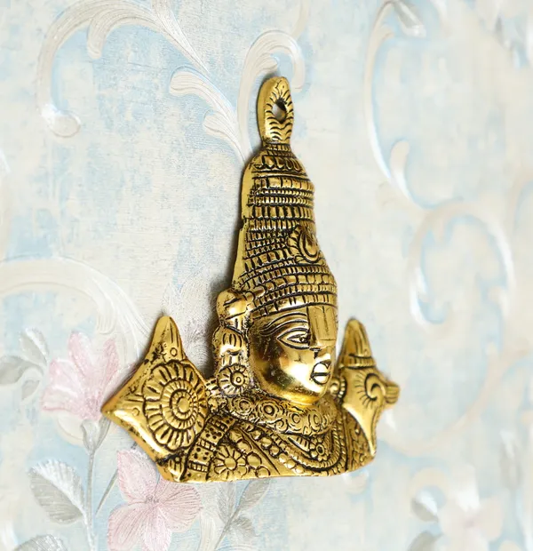 Golden_Metal_Tirupati_Balaji,_Sri_Venkateswara_Idol_For_Home_Temple_Gift_Item_Decorative_Showpiece