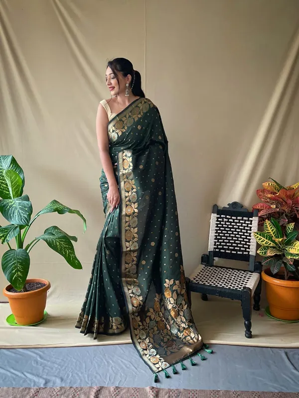 Dark_Green_Banarasi_Silk_Floral_Saree_With_Unstitched_Blouse_Piece_For_Women