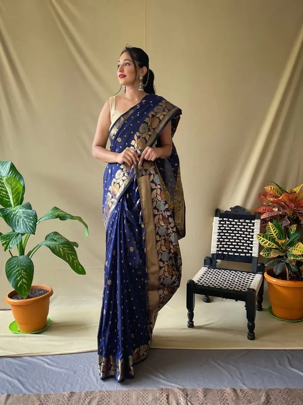 Navy_Blue_Banarasi_Silk_Floral_Saree_With_Unstitched_Blouse_Piece_For_Women