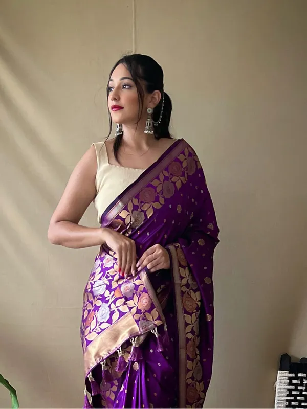 Purple_Banarasi_Silk_Floral_Saree_With_Unstitched_Blouse_Piece_For_Women
