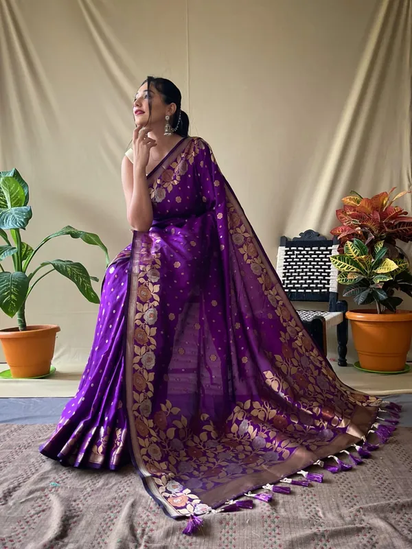 Purple_Banarasi_Silk_Floral_Saree_With_Unstitched_Blouse_Piece_For_Women