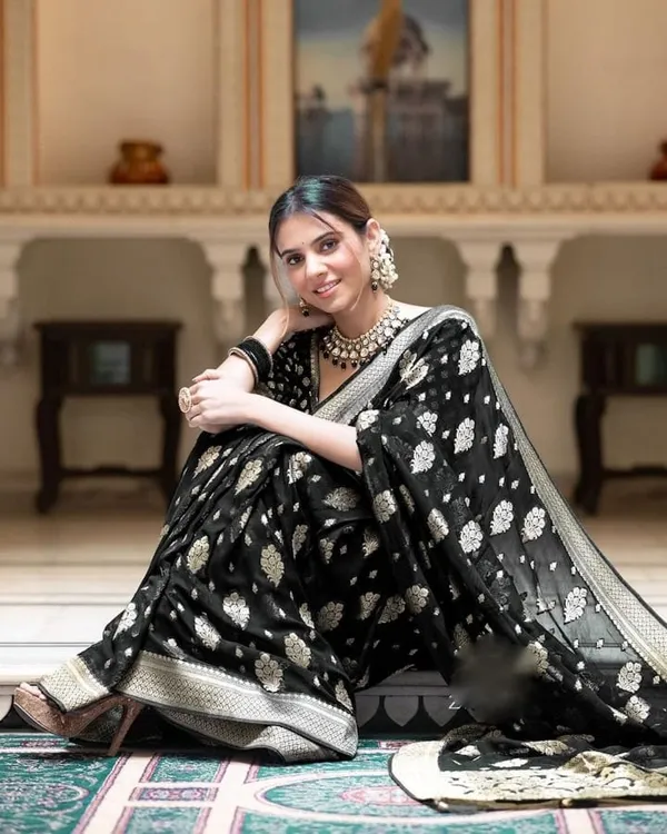 Black_Soft_Cotton_Weave_Saree_With_Unstitched_Blouse_For_Women