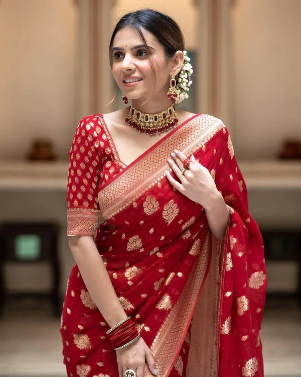 Cherry_Red_Soft_Cotton_Weave_Saree_With_Unstitched_Blouse_For_Women