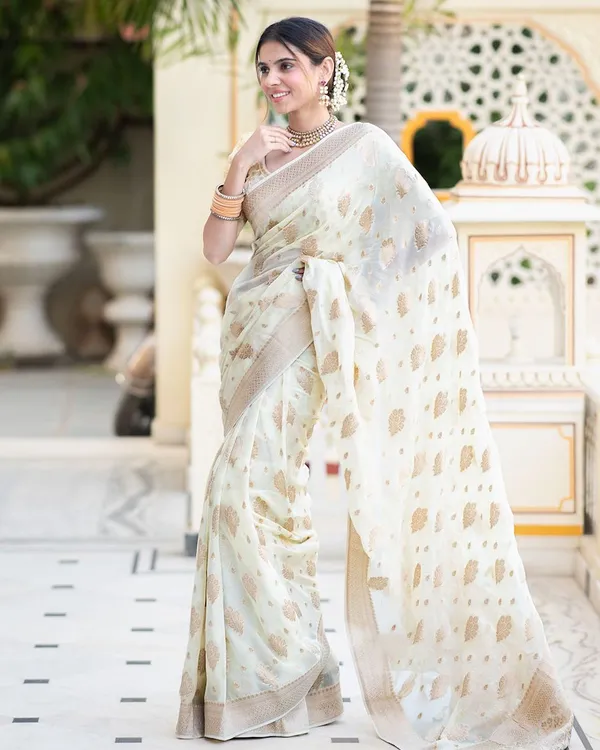 Beige_Soft_Cotton_Weave_Saree_With_Unstitched_Blouse_For_Women