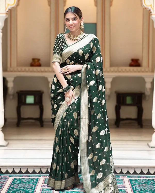 Green_Soft_Cotton_Weave_Saree_With_Unstitched_Blouse_For_Women
