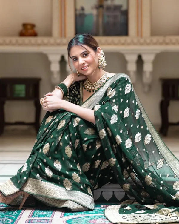 Green_Soft_Cotton_Weave_Saree_With_Unstitched_Blouse_For_Women