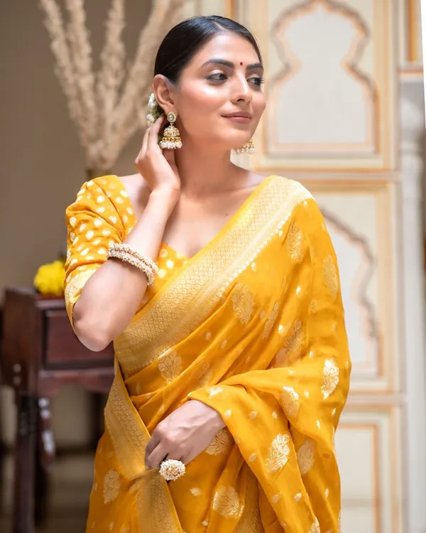 Yellow_Soft_Cotton_Weave_Saree_With_Unstitched_Blouse_For_Women