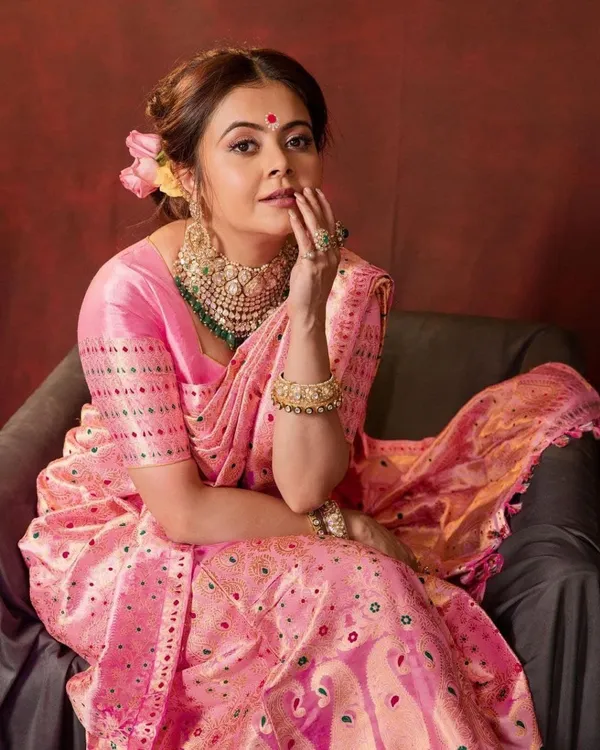 Pink_Embellished_Banarasi_Jacquard_Saree_For_Women