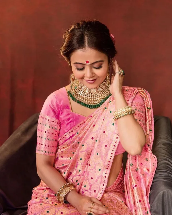 Pink_Embellished_Banarasi_Jacquard_Saree_For_Women