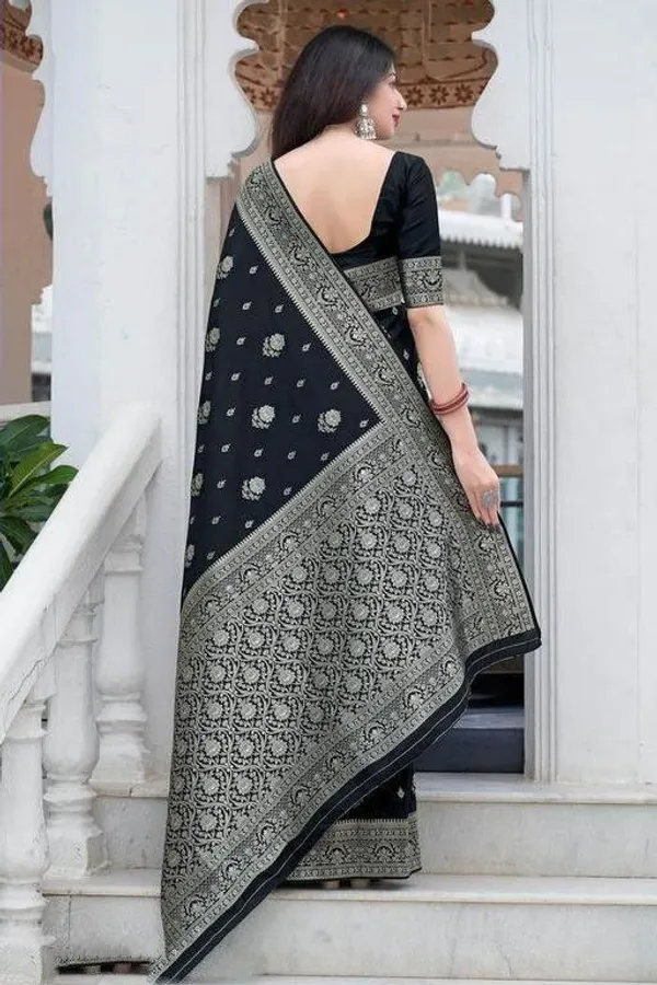 Black_Kanjivaram_Silk_Saree_For_Women