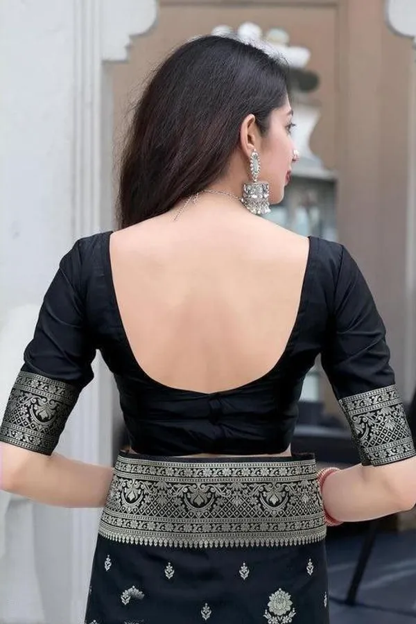Black_Kanjivaram_Silk_Saree_For_Women