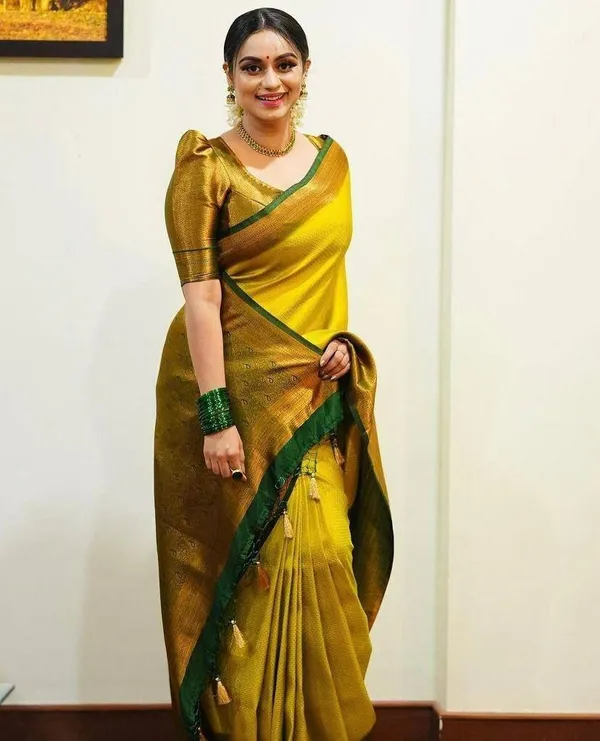 Yellow_Embellished_Banarasi_Jacquard_Saree_(Yellow)_For_Women