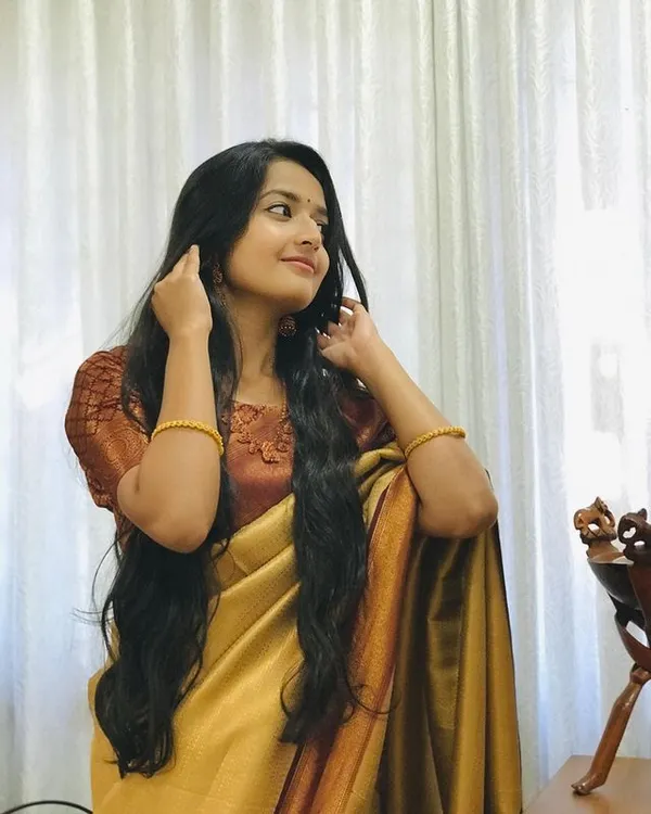 Yellow_Kanjivaram_Silk_Saree_For_Women