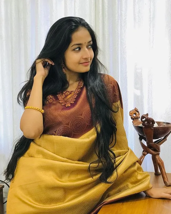 Yellow_Kanjivaram_Silk_Saree_For_Women