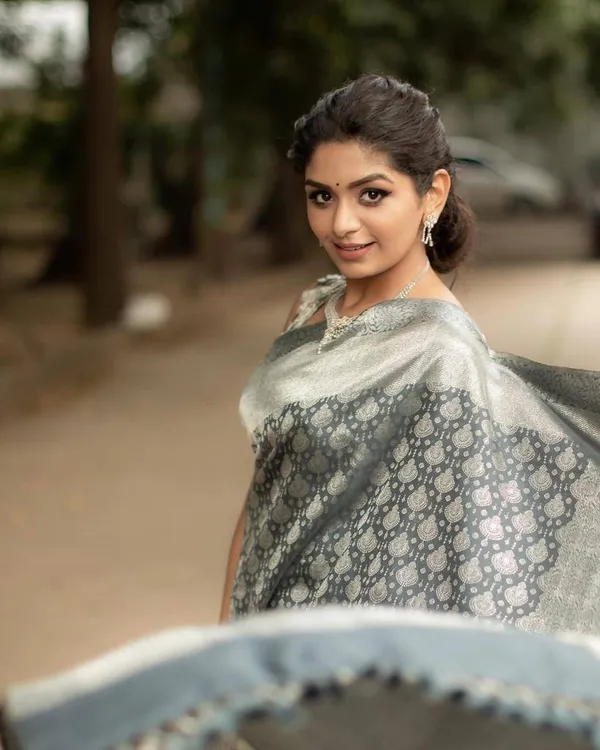 Grey_Kanjivaram_Silk_Saree_For_Women
