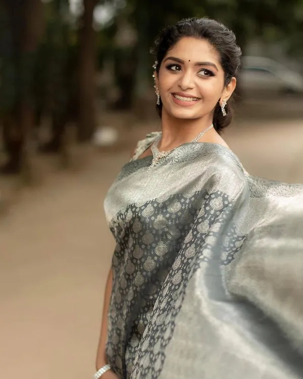 Grey_Kanjivaram_Silk_Saree_For_Women
