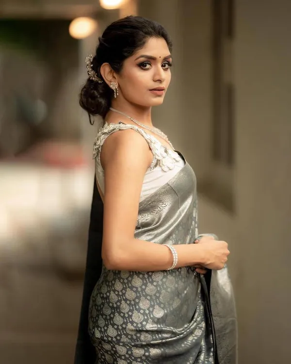 Grey_Kanjivaram_Silk_Saree_For_Women