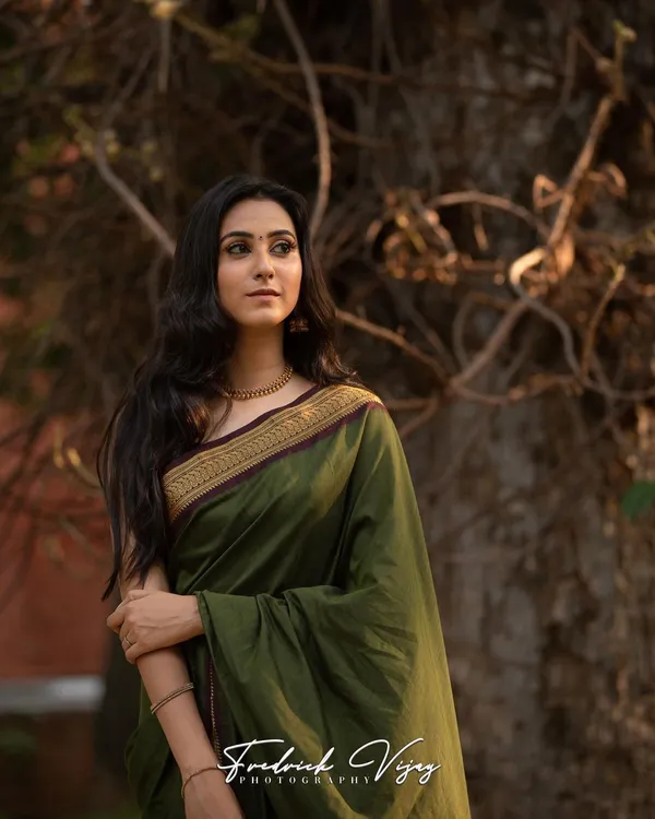 Dark_Green_Pure_Banarasi_Saree_For_Women