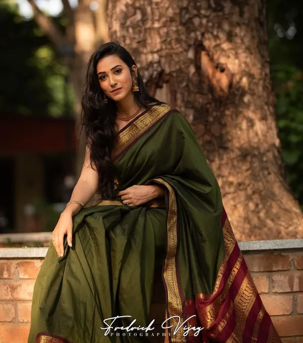 Dark_Green_Pure_Banarasi_Saree_For_Women