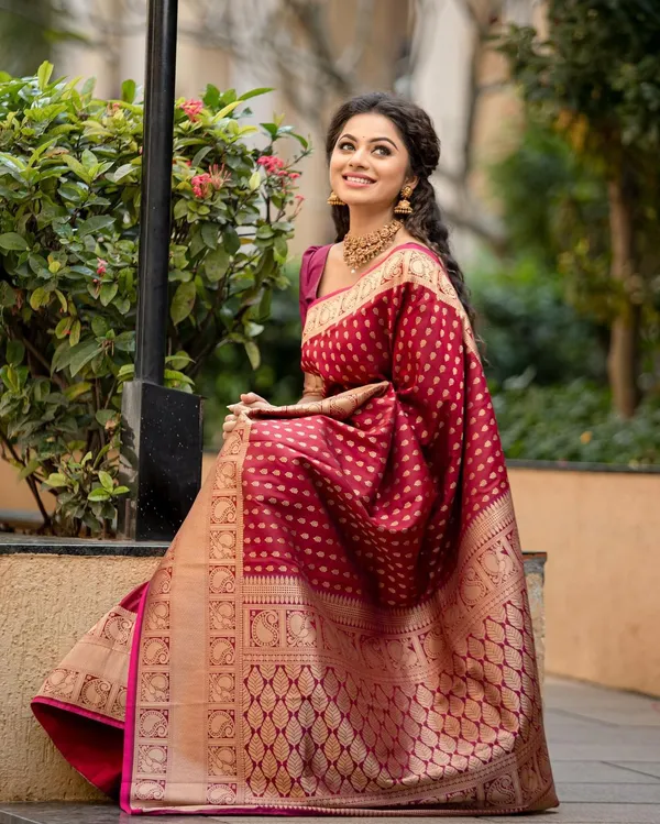 Red_Kanjivaram_Silk_Saree_For_Women
