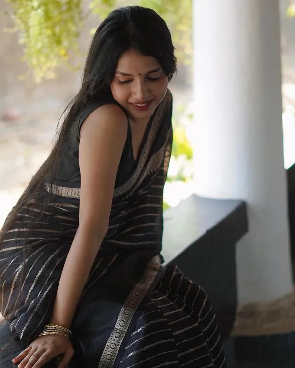 Black_Kanjivaram_Silk_Saree_For_Women