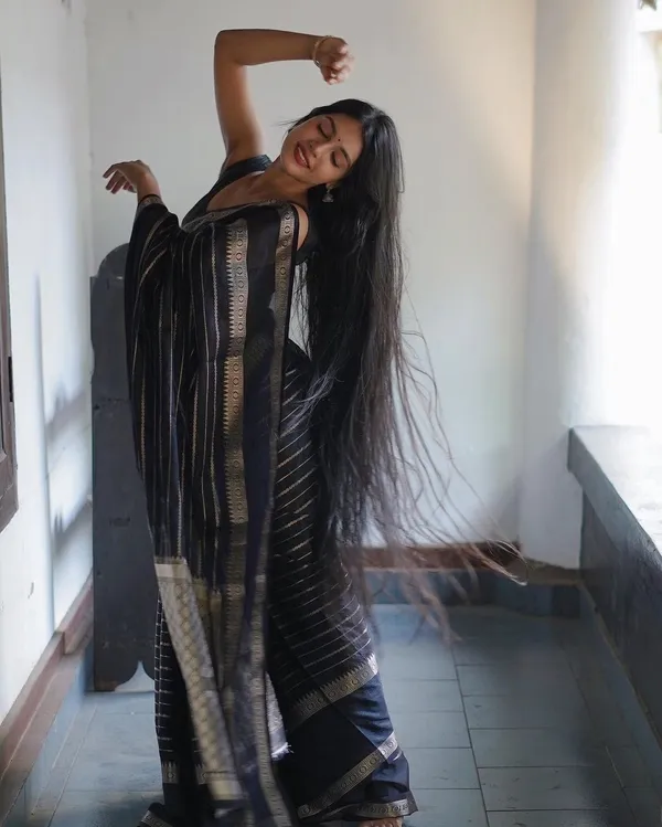 Black_Kanjivaram_Silk_Saree_For_Women