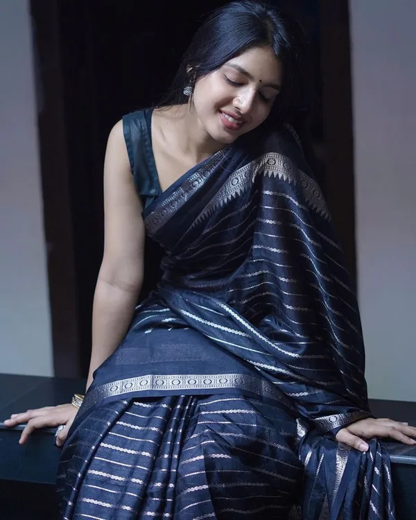 Black_Kanjivaram_Silk_Saree_For_Women