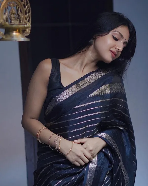 Black_Kanjivaram_Silk_Saree_For_Women
