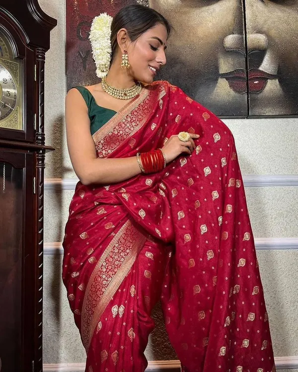 Red_Pure_Banarasi_Saree_For_Women