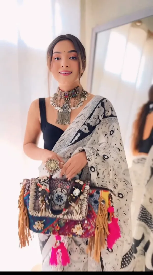 Ready_To_Wear_White_Trendy_Georgette_Saree_For_Women
